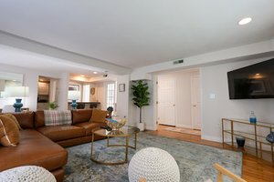 Jay Street-Multi Level Apartment