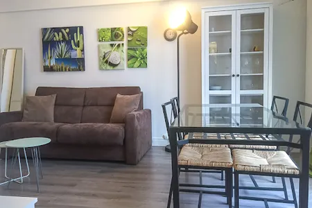Grandes-Carrières Serviced Apartment