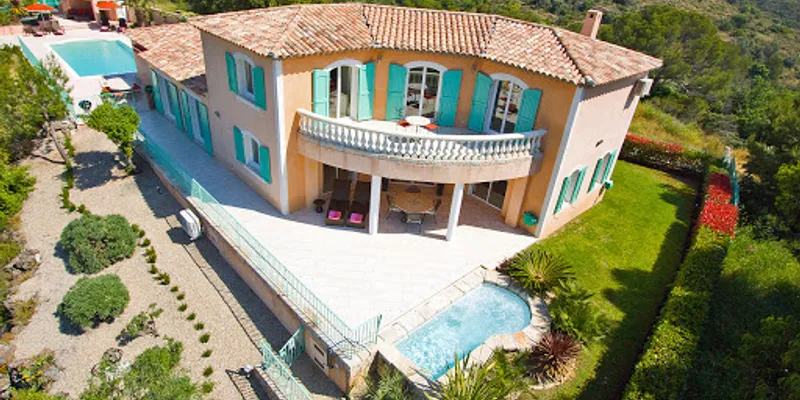 Luxury Modern Villa With Jaw Dropping Views in the Heart of the Riviera