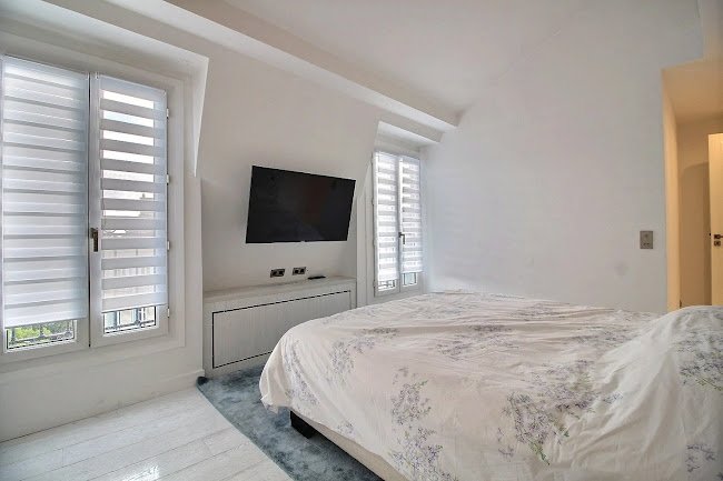 A SIGNAURE LUXURY ON CHAMPS DE MARS ALMA MARCEAU