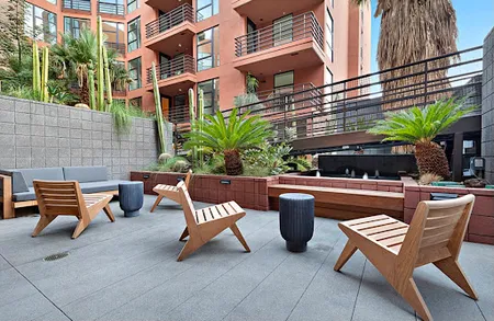Hollywood Apartment