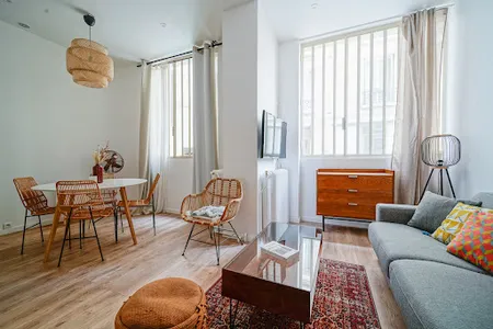 Canal Saint Martin Apartment