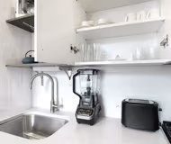 Luxury kitchen at East Adams Street #1015 Serviced Apartment, The Loop