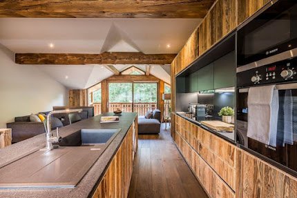 ENCHANTING CHALET WITH JACUZZI IN LES GETS