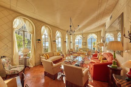 550M2 LUXURY WITH PANORAMIC VIEWS AND ALFRESCO DINNERS