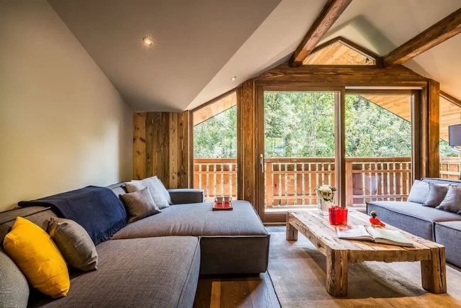 ENCHANTING CHALET WITH JACUZZI IN LES GETS