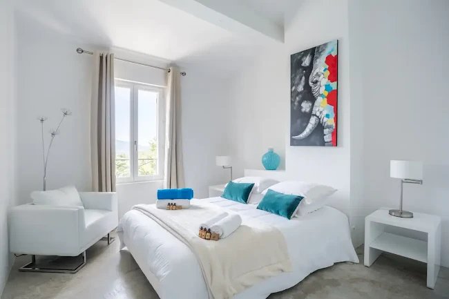 EXCEPTIONAL 320M2 BASTIDE OVERLOOKING THE GULF OF ST TROPEZ