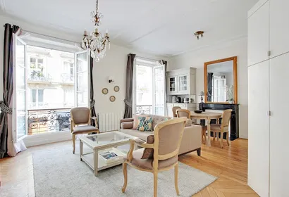 STAY NEAR THE EIFFEL NEXT TO RUE CLER