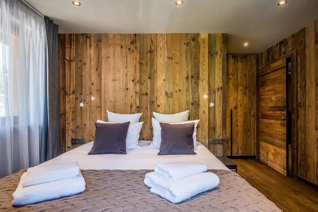 ENCHANTING CHALET WITH JACUZZI IN LES GETS