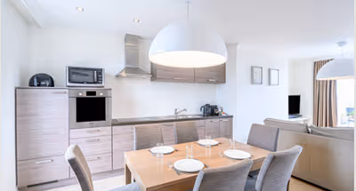 Square Serviced Apartment