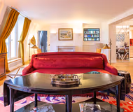 WATCH THE MAGIC OF HISTORY UNFOLD -  LA LOUVRE