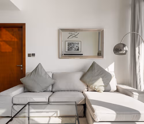 Bright 1 Bedroom Apartment