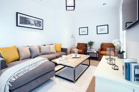 03 Bedrooms in Isleworth Twickenham living room