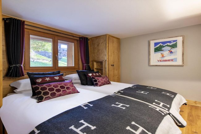 A SUN LIT CHALET APARTMENT IN THE SKI RESORT OF VERBIER