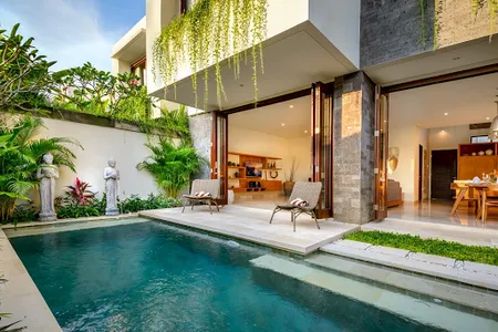 A Grand Luxury Villa Near Seminyak