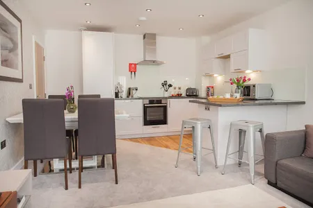 Sarsen Apartment