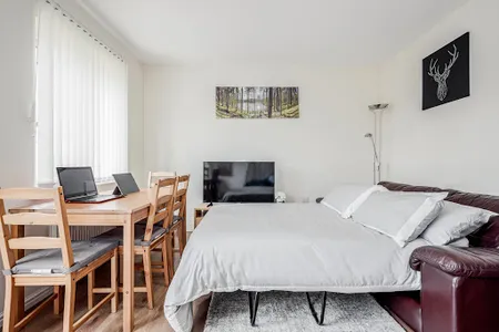 Cosy bed at Dartford Bridge Kent Stay