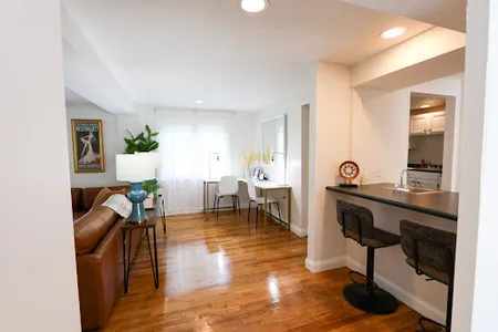 Jay Street-Multi Level Apartment