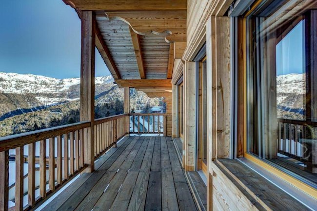 A CATERED LUXURY IN VERBIER! OVERLOOKING THE RHONE VALLEY NEXT TO PISTE STATION