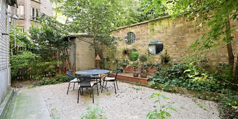 A MODERN HAVEN 03BEDROOM APARTMENT IN MIRABEAU