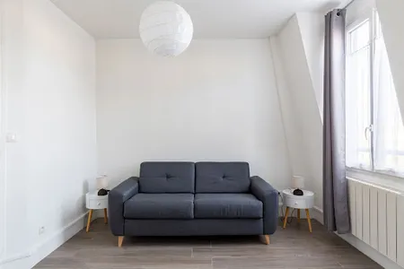 ADORABLE STUDIO WITH SEAMLESS VIEW OF PARIS