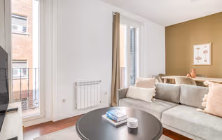 la Catolica Service Apartment