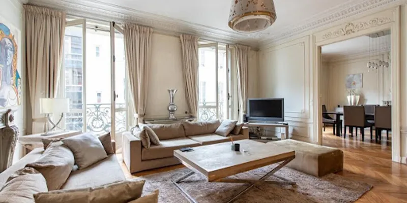 A 220SQM HAUSSMANN JEWEL ON THE CROWN OF CHAMPS ELYSEES