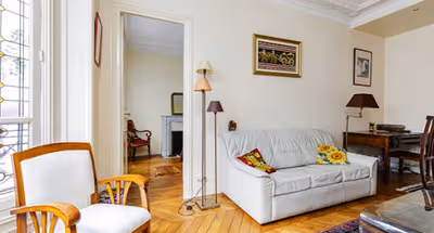 A SUNLIT PARISIAN ABODE IN BLVD PASTEUR