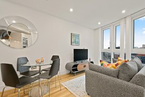 Aldgate Apartment by MySquare