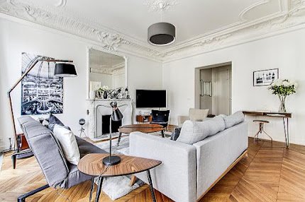 AVENUE MONTAIGNE CHIC AND FRENCH CLASS