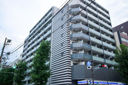 Furo-Cho Studio Apartment