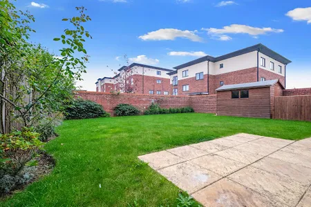 Exterior of 5 Bedroom House at Leavesden