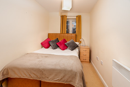 Double bed bedroom at Handleys Court