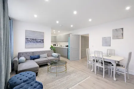 Living area at Luxury Heathrow 1 &amp; 2 Bedroom Apts, West Drayton FREE parking