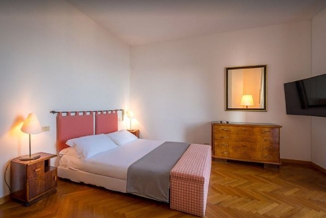 ALL-ENCOMPASSING LUXURY 600M2 VILLA WITH MAGICAL EXQUISITE VIEWS OF LAKEMAGGIORE