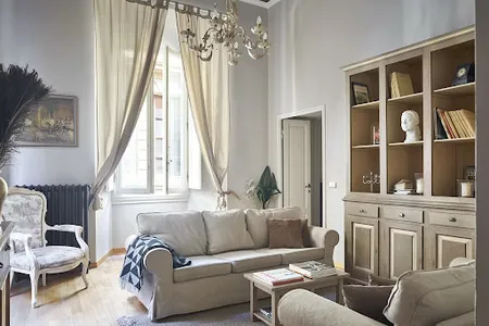 210M2 LUXURY RESIDENCE STEPS AWAY FROM DUOMO