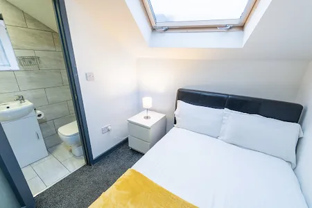 Cosy bed at 100 Dale road studio