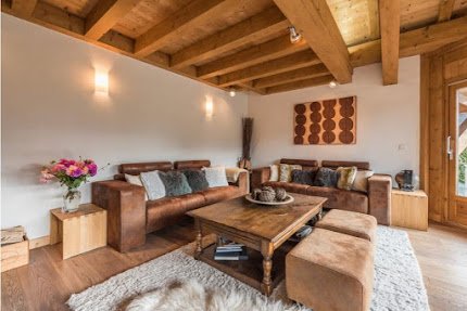 OVERLOOKING THE RELENTLESSLY BREATHTAKING VIEW-LUXURY CHALET IN MORZINE