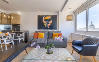 Pl. de Colón Serviced Apartment