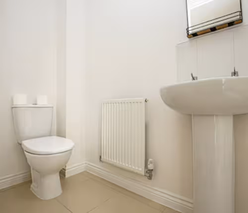 Aylesbury House with Free Parking, Super-Fast Wifi and Smart TV with Netflix by Yoko Property