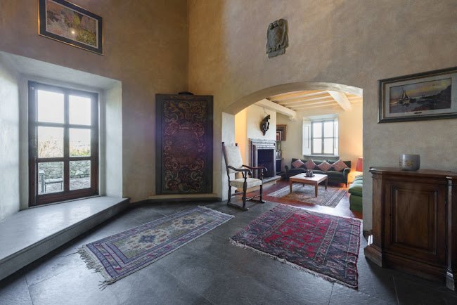 CLASSIC TUSCAN VILLA WITH SWIMMING POOL AND GARDEN