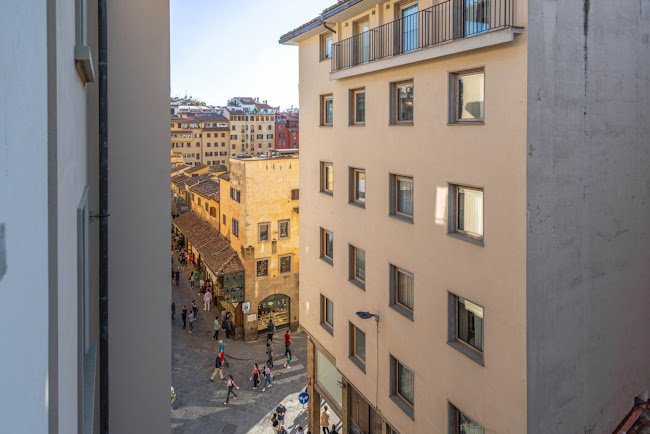 RIGHT AT THE DOOR STEP OF UFFIZI & PONTE VECCHIO