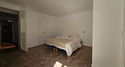 A GREAT LOCATION, VERY QUAINT AND FRENCH, SO CLOSE TO THE PALACE GARDENS