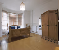 Spacious 4 Bedroom House- Walking Distance to City Centre & Great Backyard