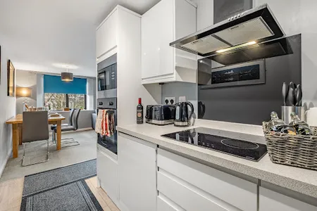 Fully equipped kitchen at GNG