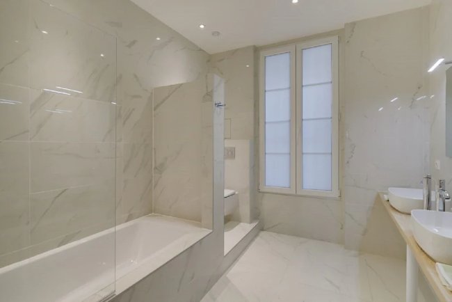 A  200M2 JEWEL IN CHAMPS ELYSEES