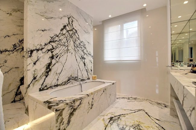 A SIGNAURE LUXURY ON CHAMPS DE MARS ALMA MARCEAU