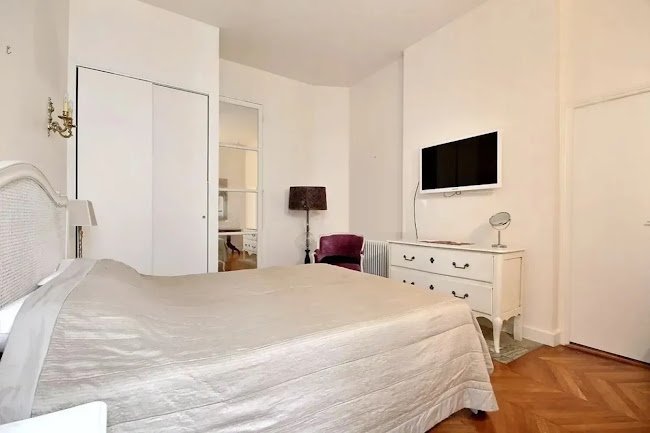 LIVE THE URBAN LIFESTYLE YOU CRAVE AT CHAMPS ELYSEES