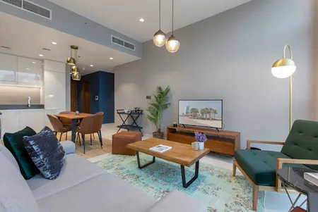 Spectacular Canal View Two Bedroom In Dubai Marina