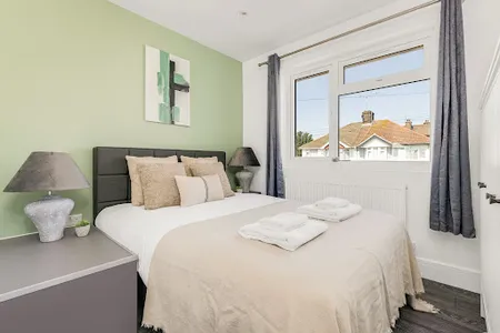 The Wembley Central Collection (Shared Kitchen & Bathroom))